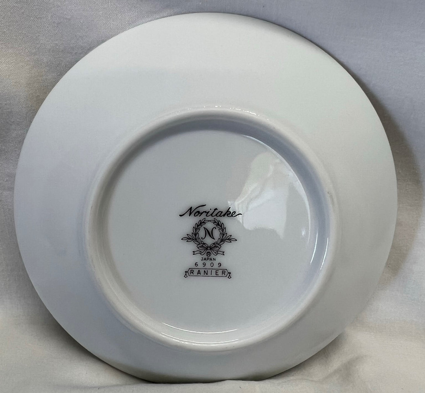 Noritake Ranier (6909) Berry Bowl Japan White Floral Platinum Trim