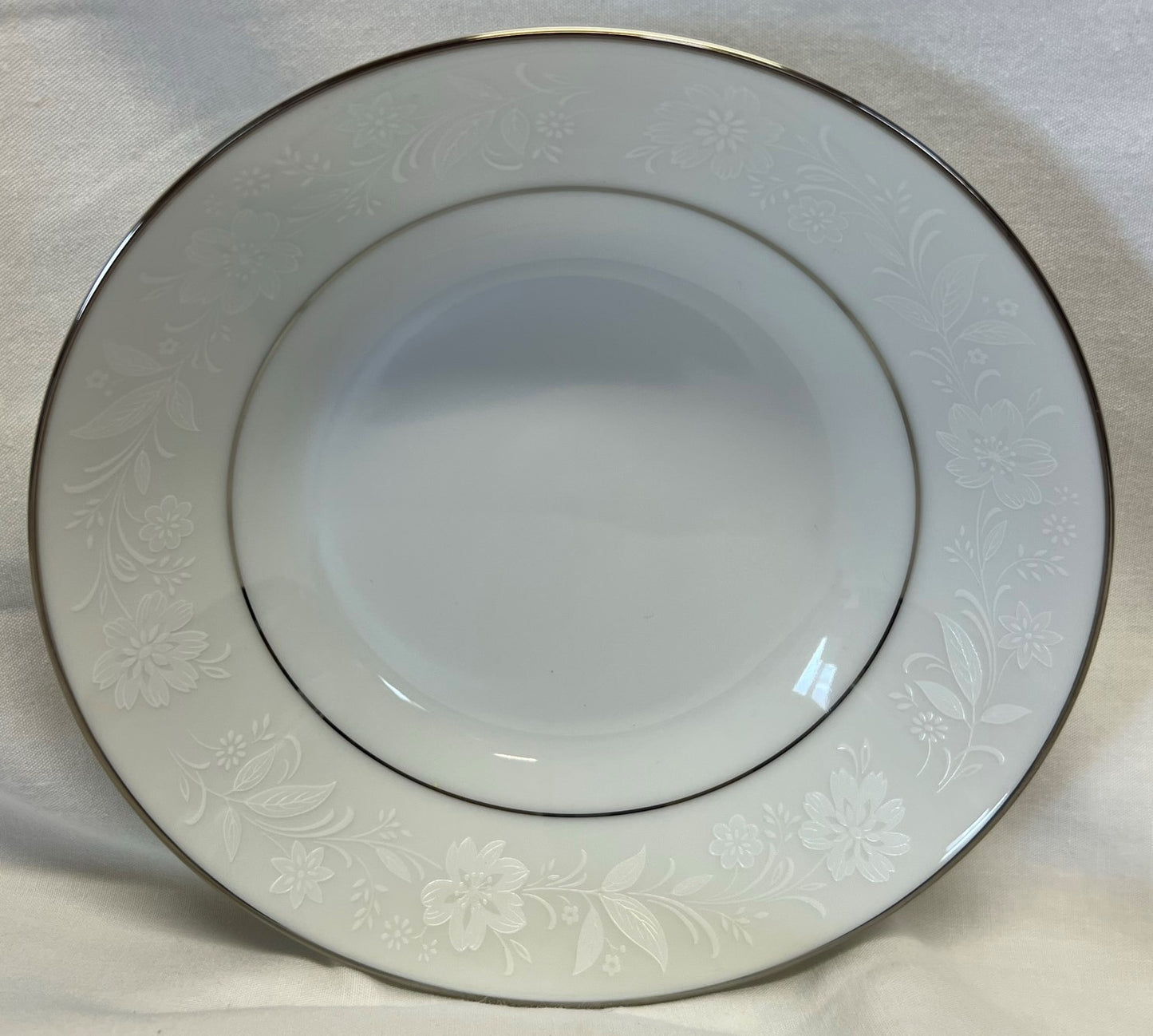 Noritake Ranier (6909) Berry Bowl Japan White Floral Platinum Trim