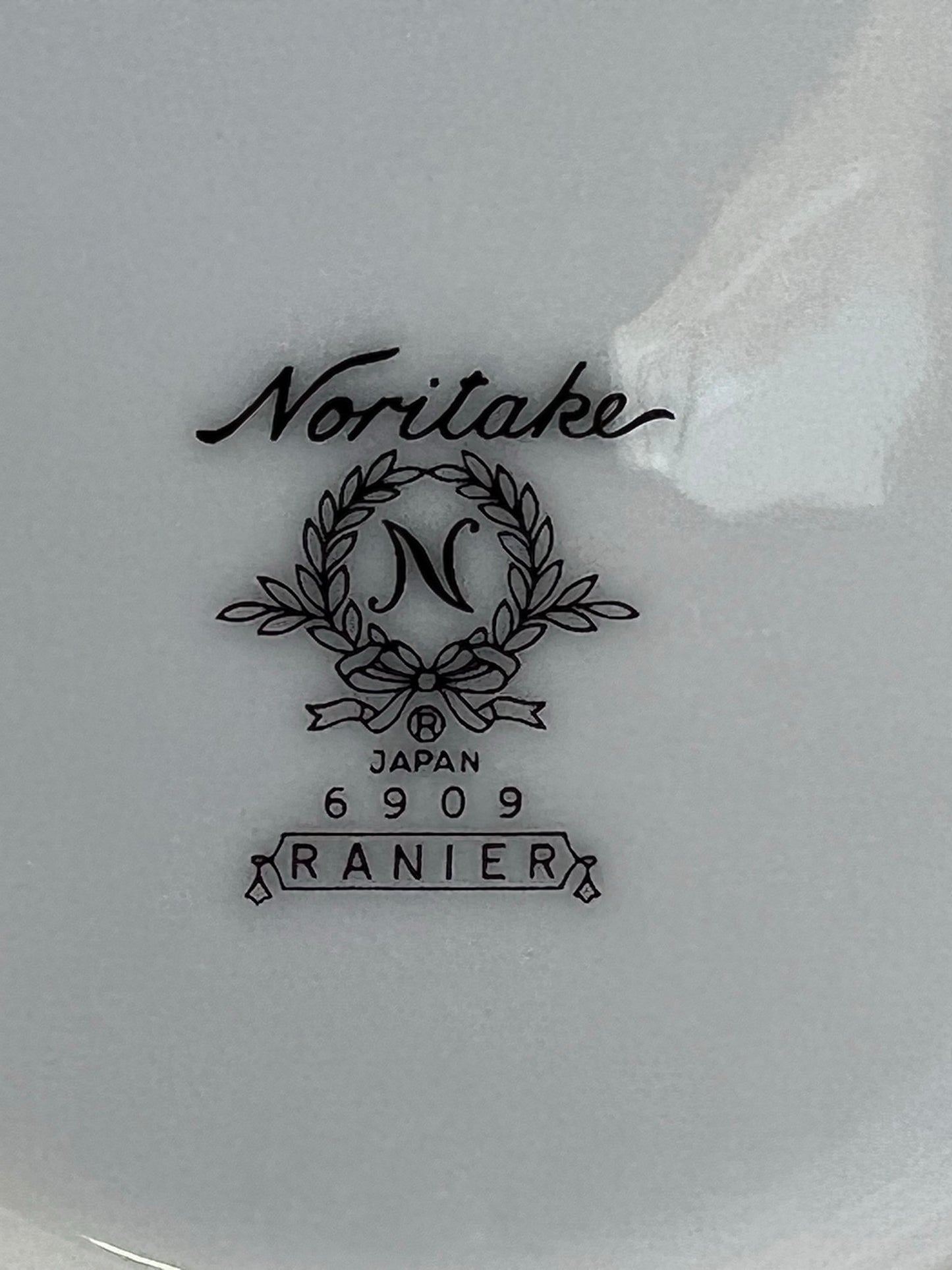 Noritake Ranier (6909) Berry Bowl Japan White Floral Platinum Trim