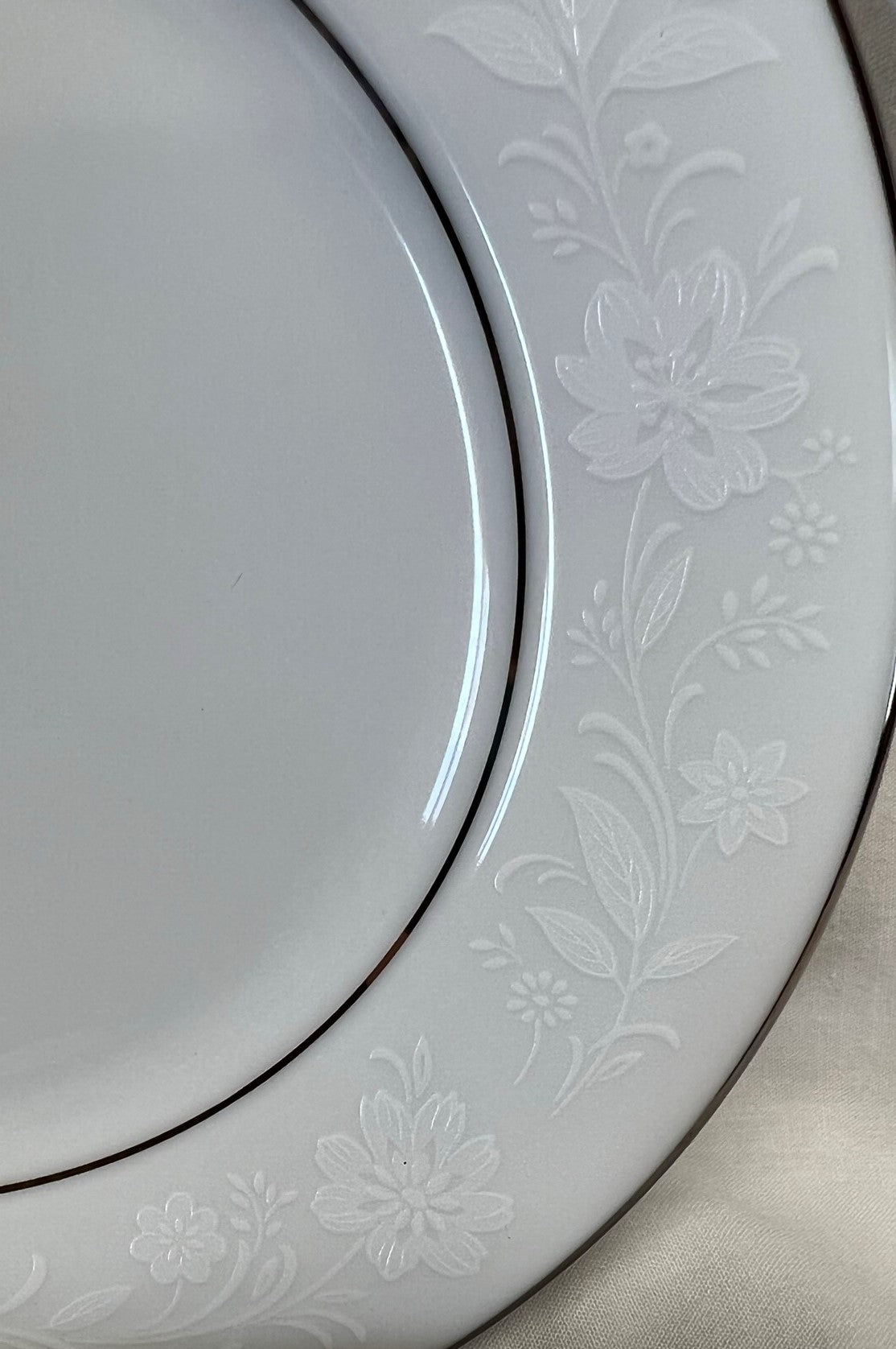Noritake Ranier (6909) Bread & Butter Plate Japan White Floral Platinum Trim