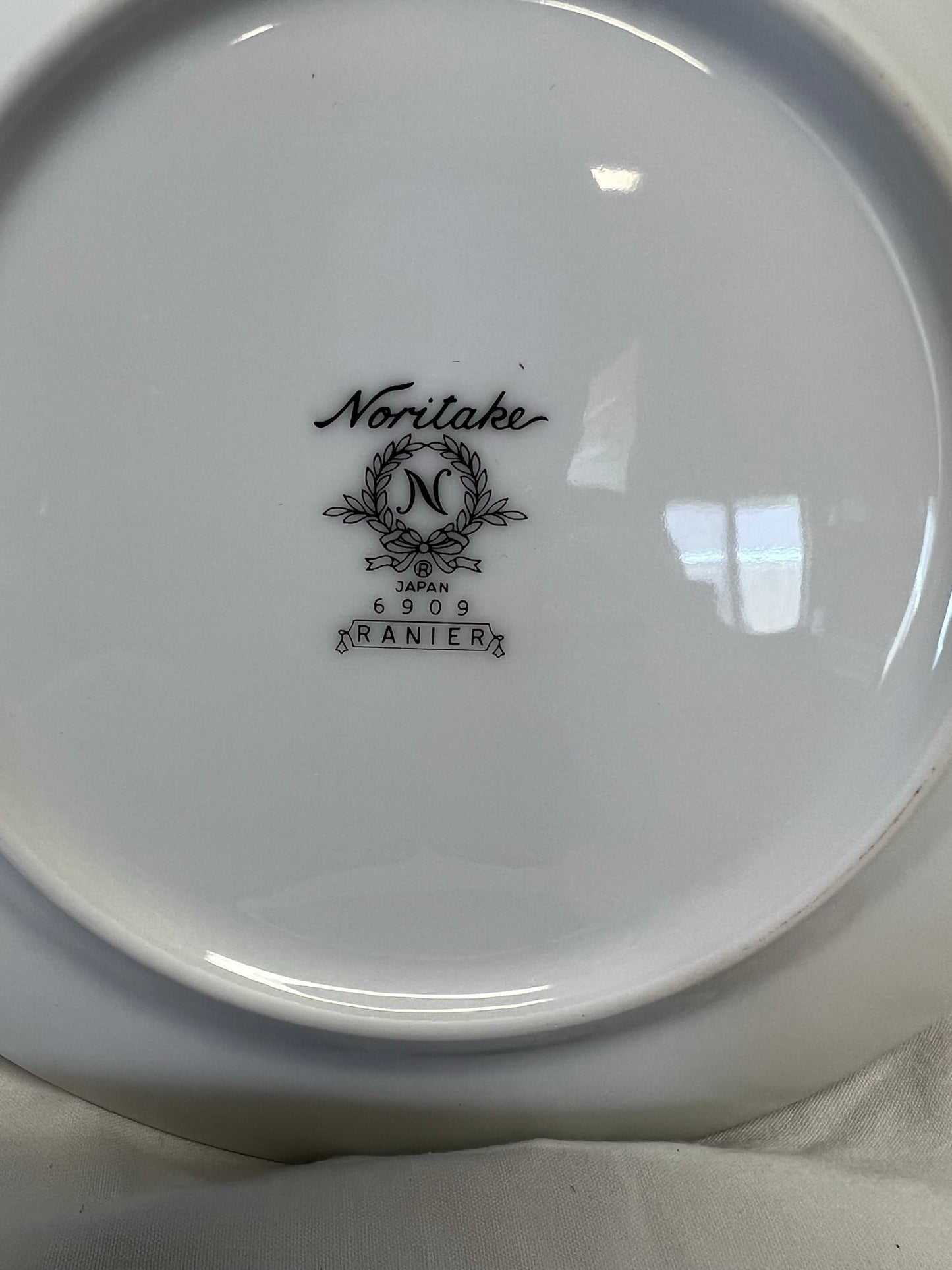 Noritake Ranier (6909) Bread & Butter Plate Japan White Floral Platinum Trim