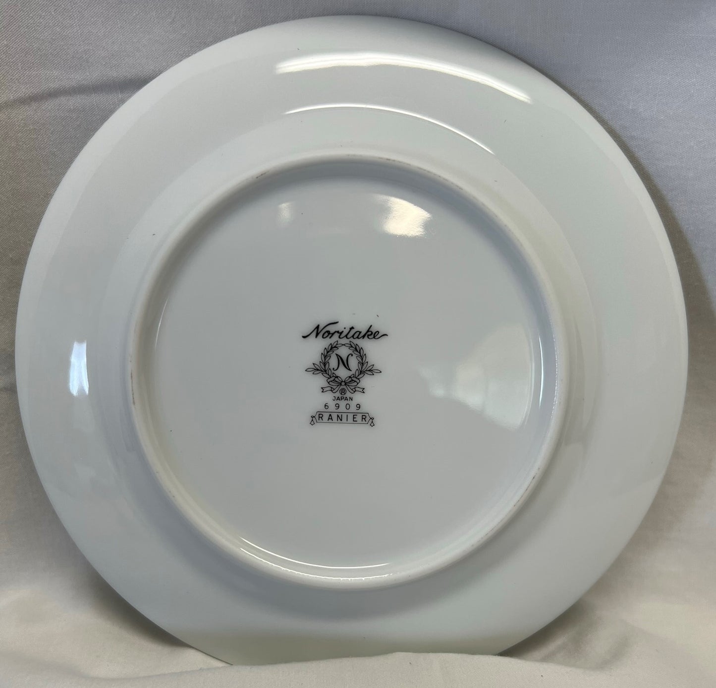 Noritake Ranier (6909) Bread & Butter Plate Japan White Floral Platinum Trim