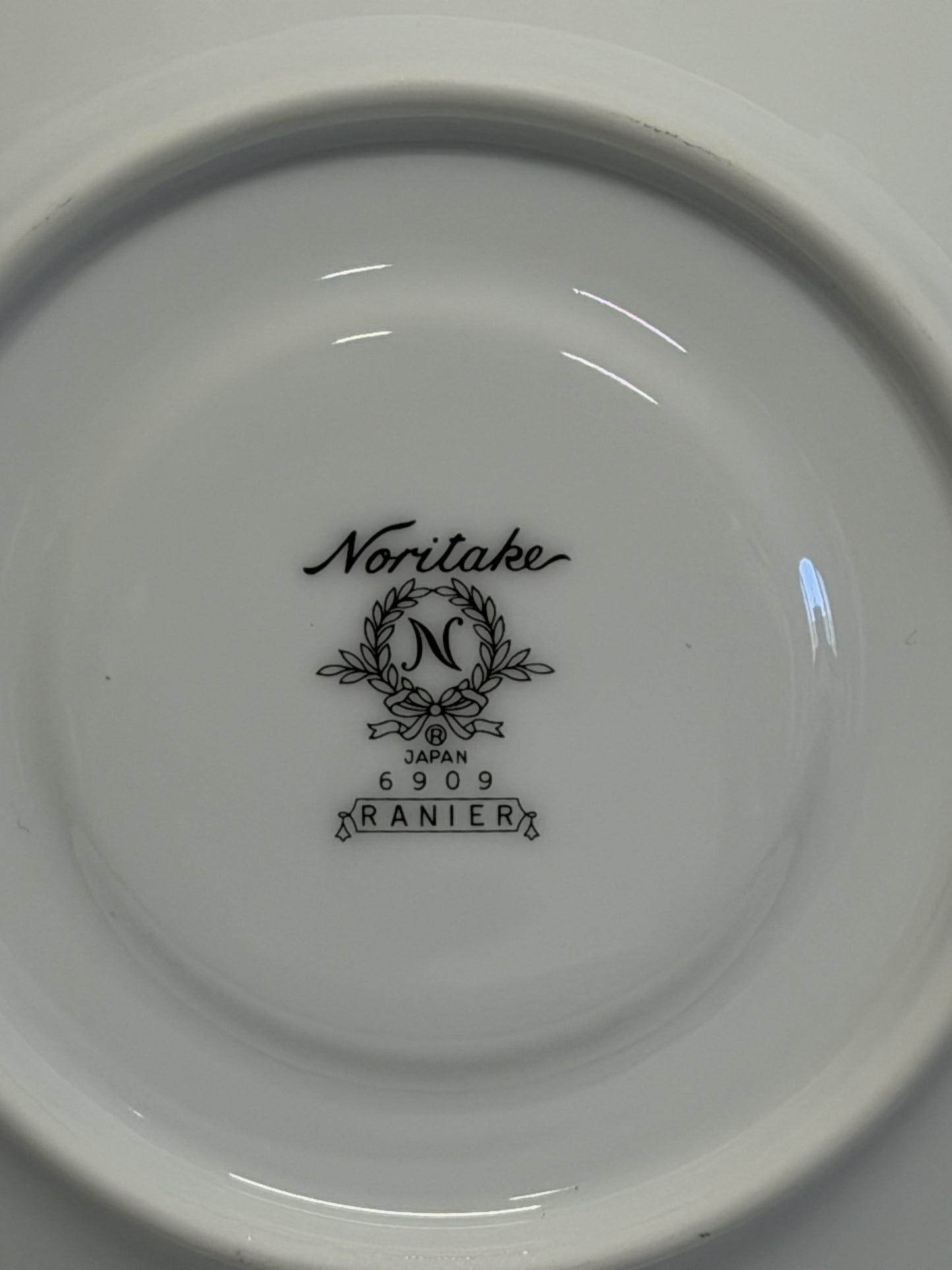 Noritake Ranier (6909) Saucer/Plate Japan White Floral Platinum Trim