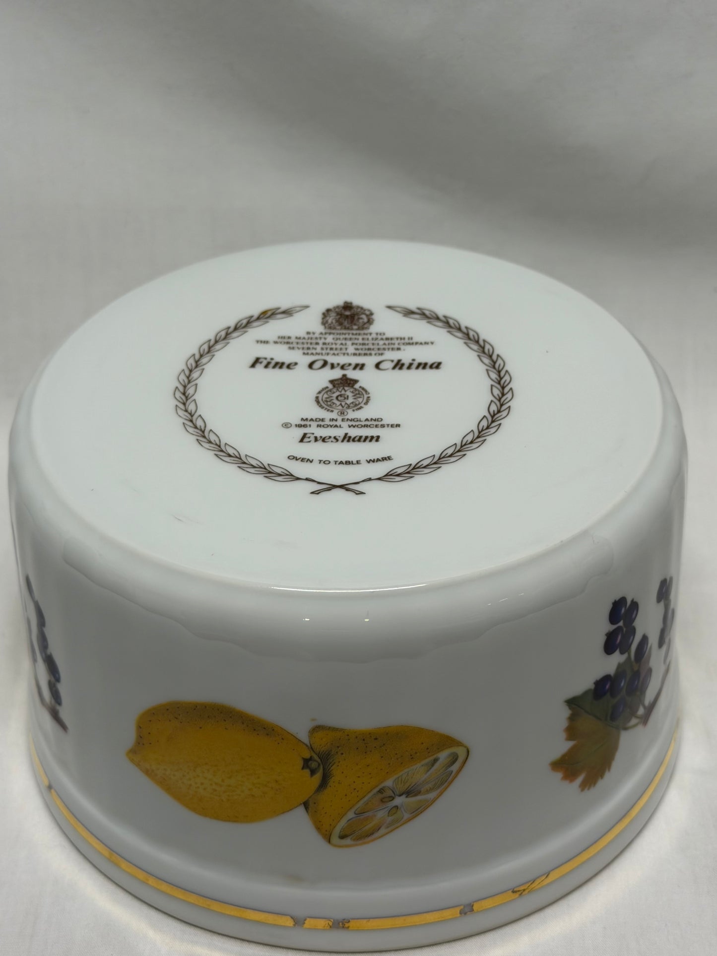 Royal Worcester Evesham Gold 6.25 Souffle Dish England