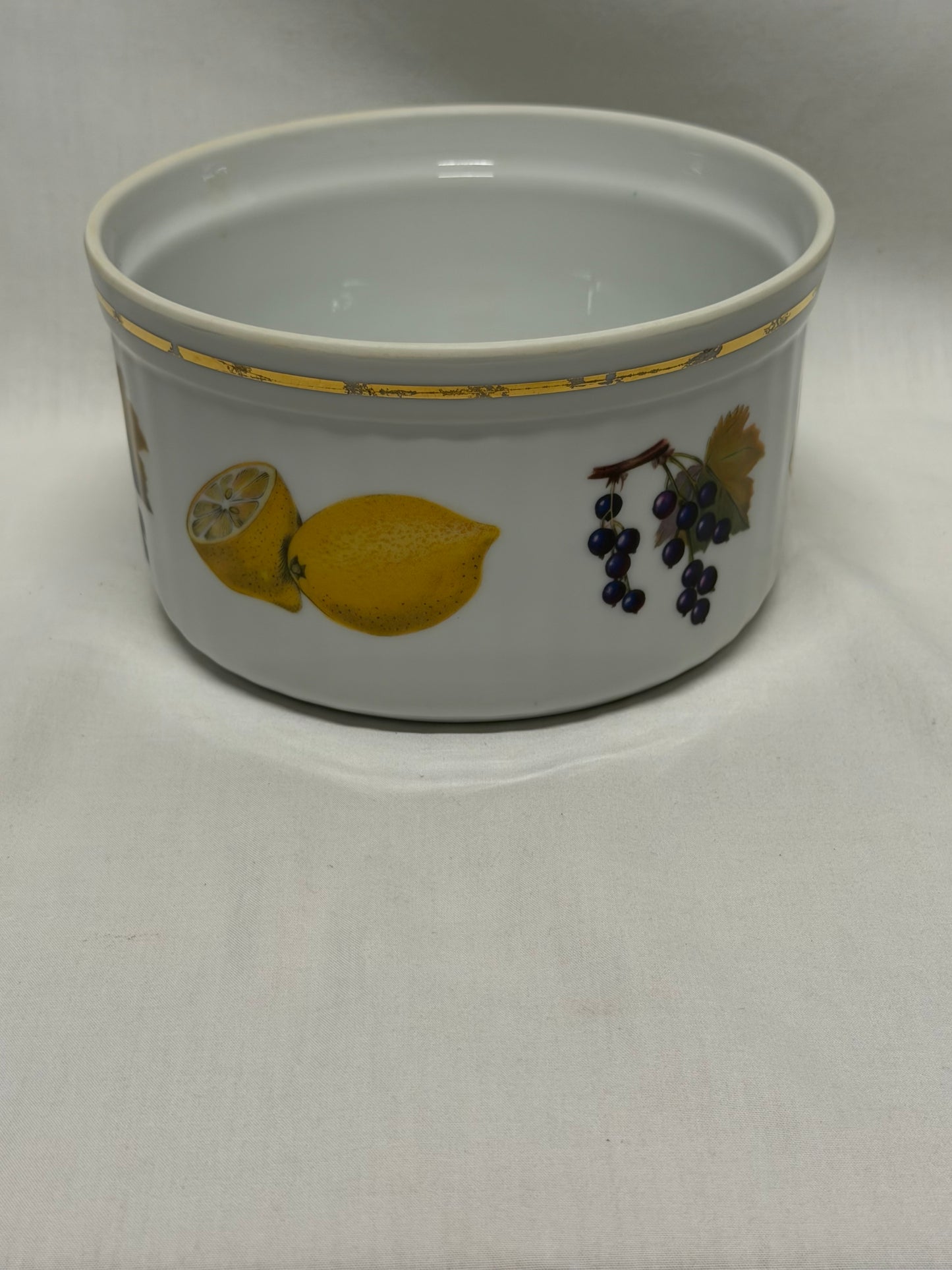 Royal Worcester Evesham Gold 6.25 Souffle Dish England