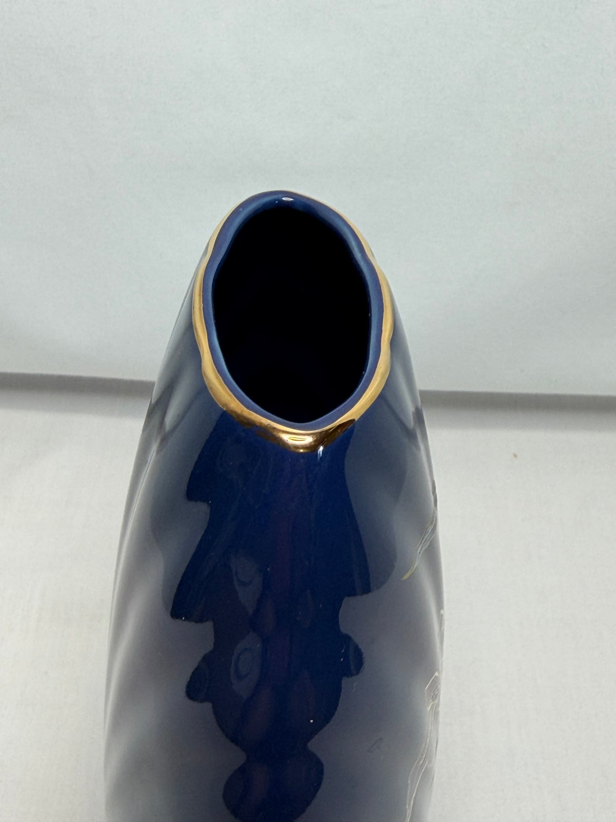 Shaddy Japan 7-1/4 Cobalt Blue Vase Red & Purple Lilies Gold Trim
