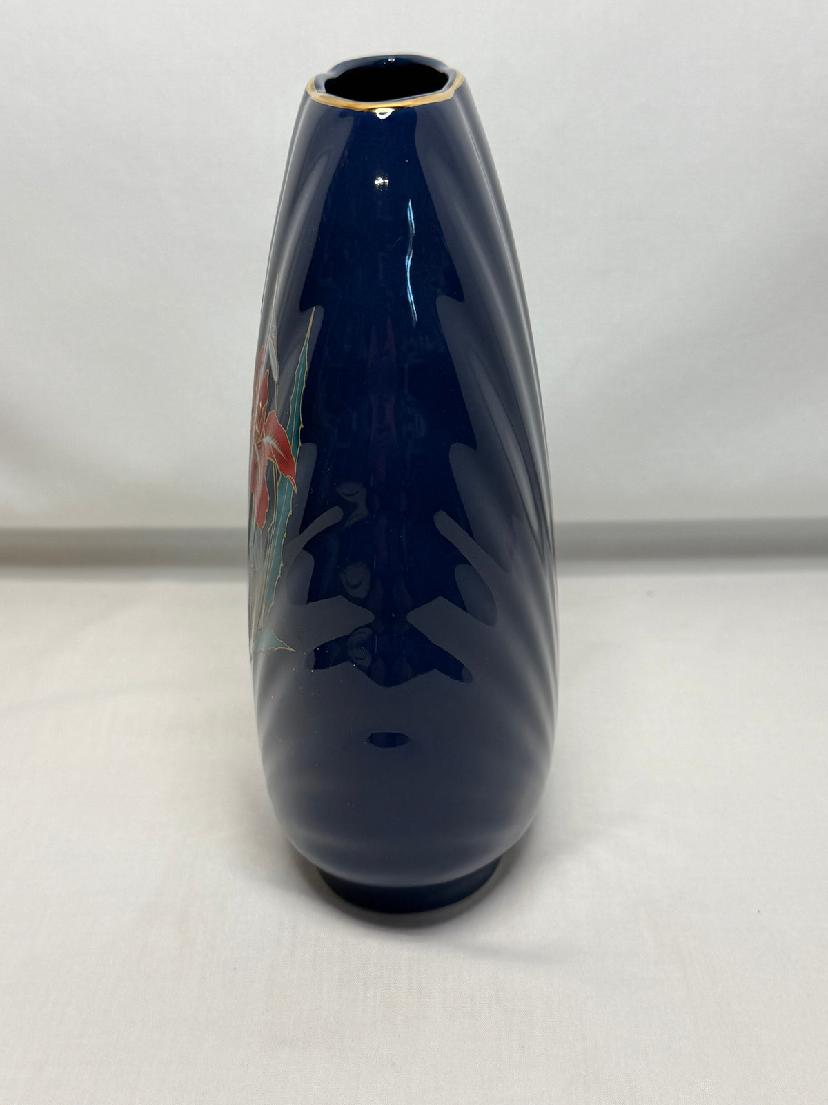 Shaddy Japan 7-1/4 Cobalt Blue Vase Red & Purple Lilies Gold Trim