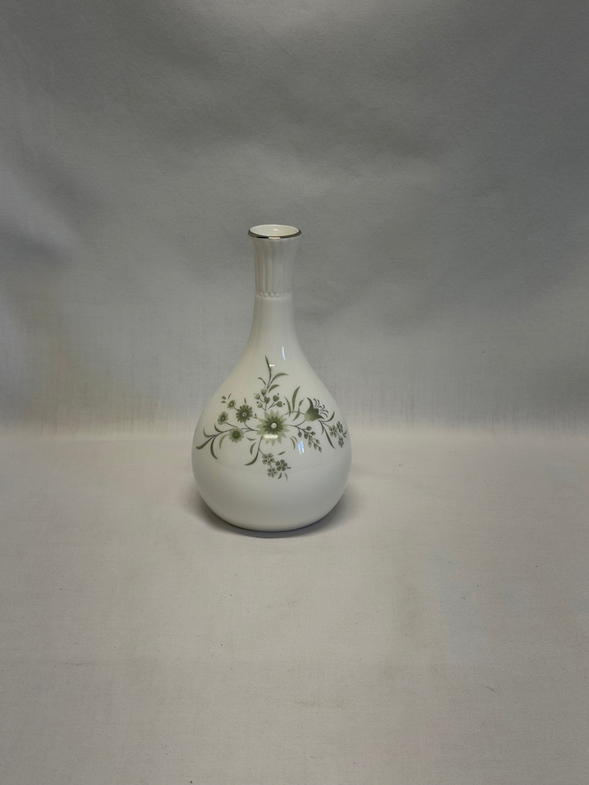 Wedgwood Westbury 5" Bud Vase England Bone China