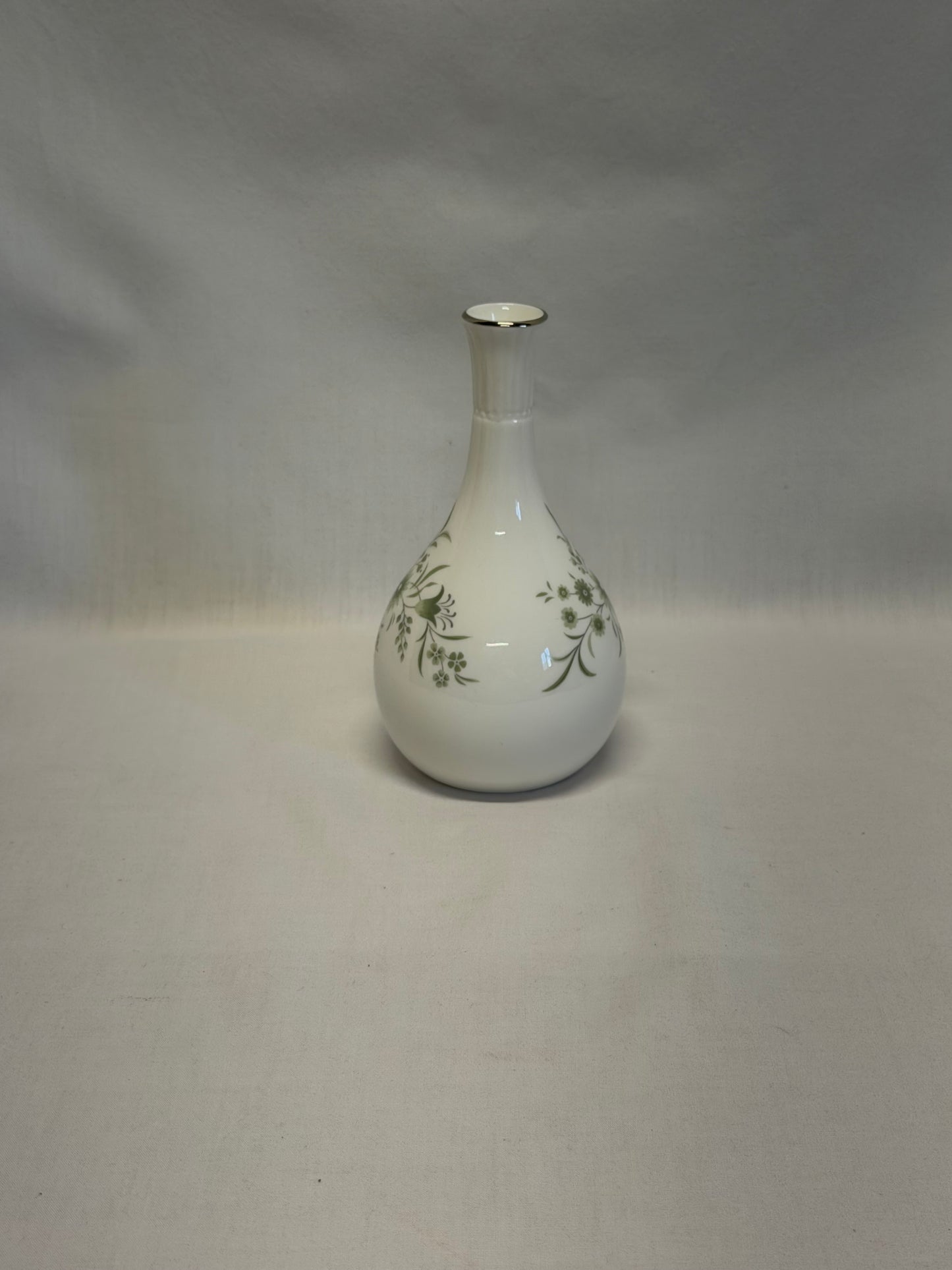 Wedgwood Westbury 5" Bud Vase England Bone China