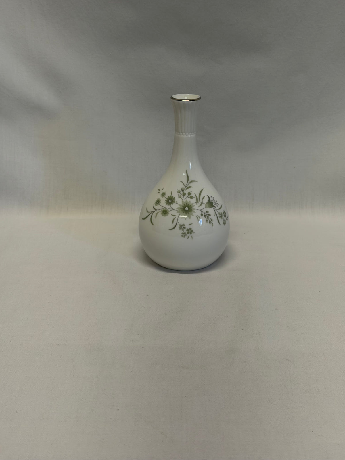 Wedgwood Westbury 5" Bud Vase England Bone China
