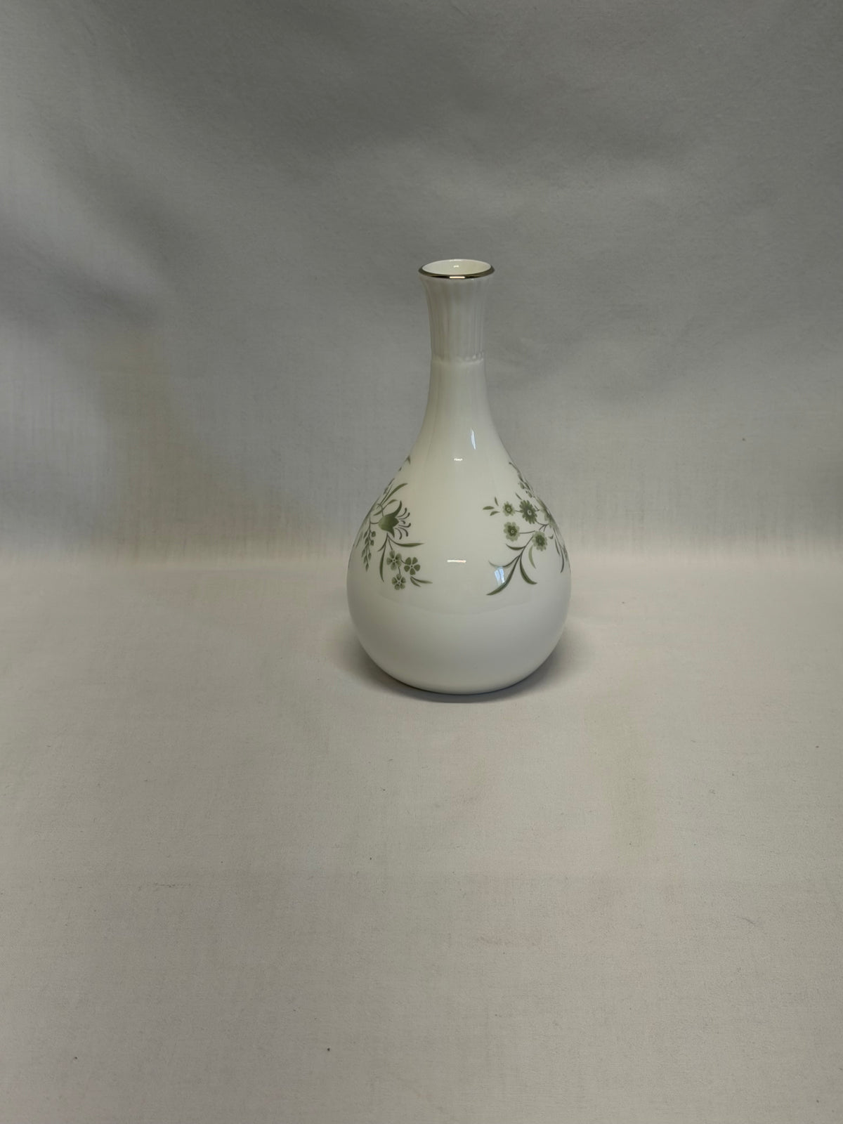 Wedgwood Westbury 5" Bud Vase England Bone China